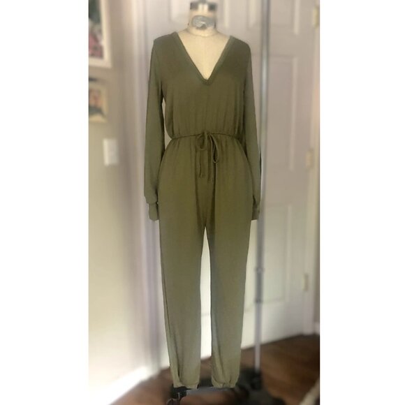 FASHION NOVA Olive Green Casual smocked Keyhole back JUMPSUIT Romper *SMALL* - Picture 2 of 7